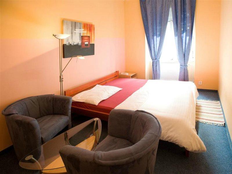 Club Hotel Praha Buitenkant foto