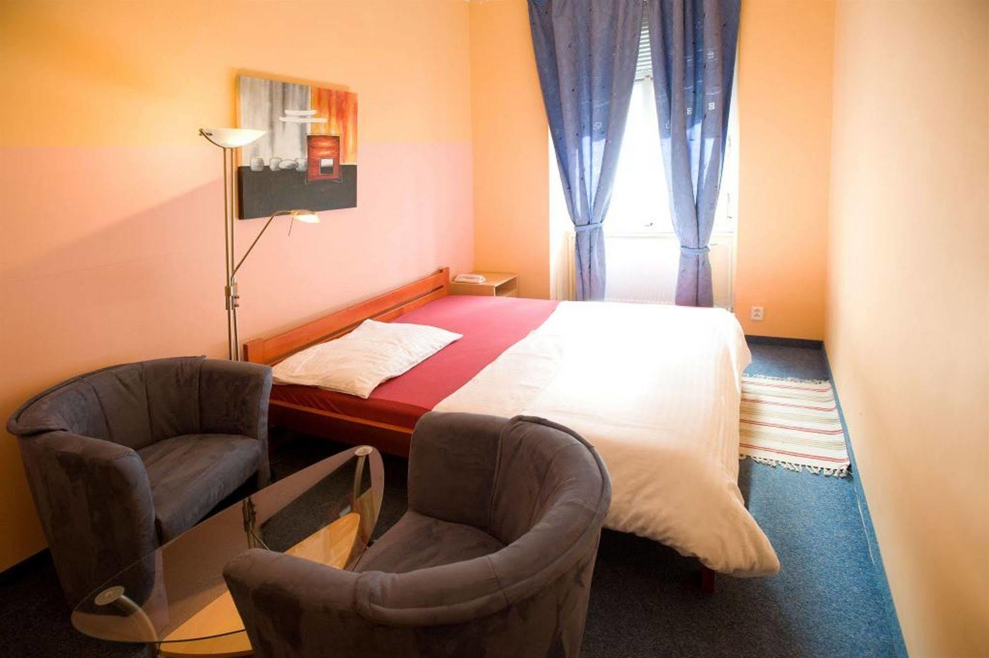 Club Hotel Praha Buitenkant foto